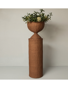Vase sur pied en rotin 2