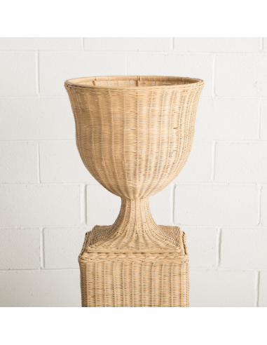 Vase sur pied en rotin