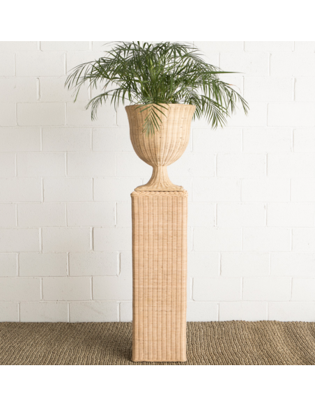 Vase sur pied en rotin