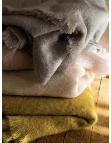 PLAID MOHAIR AUBÉPINE - 140x170